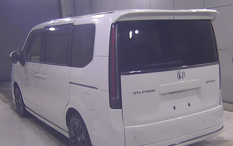 Honda Stepwgn, 2022 год, 2 200 000 рублей, 5 фотография