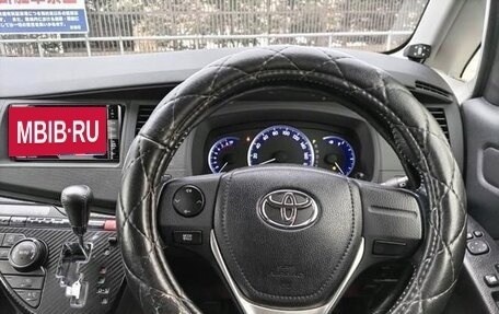 Toyota ISis I, 2017 год, 1 547 000 рублей, 10 фотография