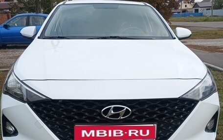 Hyundai Solaris II рестайлинг, 2020 год, 1 400 000 рублей, 3 фотография