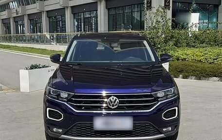 Volkswagen T-Roc I, 2021 год, 1 680 000 рублей, 2 фотография