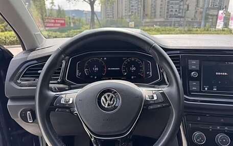 Volkswagen T-Roc I, 2021 год, 1 680 000 рублей, 9 фотография