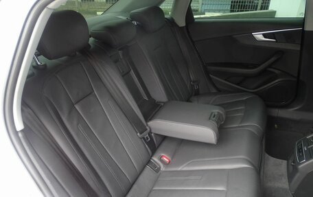Audi A4, 2016 год, 2 350 000 рублей, 10 фотография