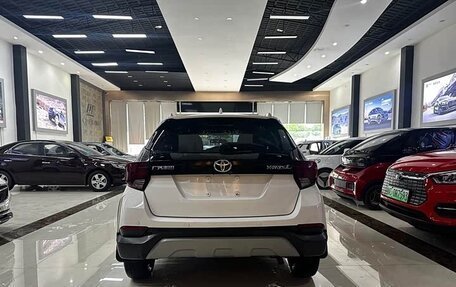 Toyota Yaris XP150 рестайлинг, 2022 год, 1 400 000 рублей, 8 фотография