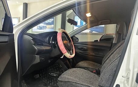 Toyota Yaris XP150 рестайлинг, 2022 год, 1 400 000 рублей, 4 фотография