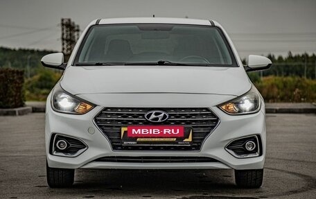 Hyundai Solaris II рестайлинг, 2017 год, 990 000 рублей, 3 фотография