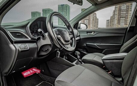 Hyundai Solaris II рестайлинг, 2017 год, 990 000 рублей, 12 фотография