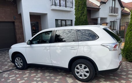 Mitsubishi Outlander III рестайлинг 3, 2014 год, 1 390 000 рублей, 8 фотография
