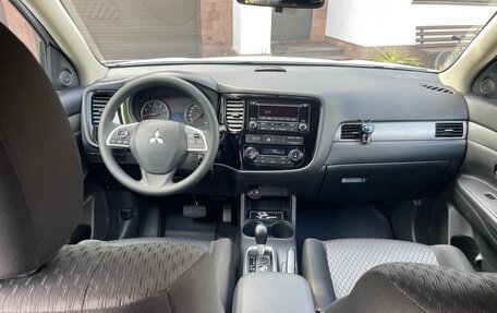 Mitsubishi Outlander III рестайлинг 3, 2014 год, 1 390 000 рублей, 13 фотография