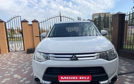 Mitsubishi Outlander III рестайлинг 3, 2014 год, 1 390 000 рублей, 6 фотография