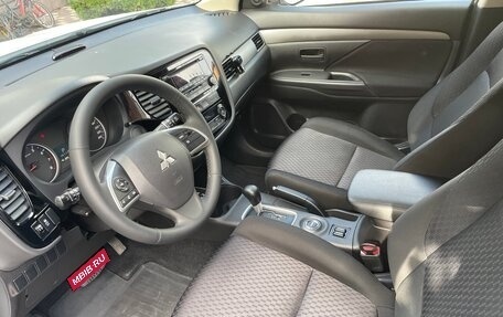 Mitsubishi Outlander III рестайлинг 3, 2014 год, 1 390 000 рублей, 11 фотография