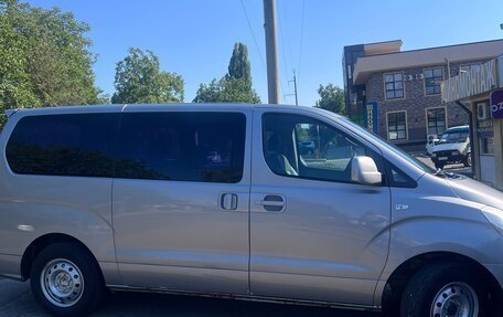 Hyundai Grand Starex Grand Starex I рестайлинг 2, 2011 год, 1 500 000 рублей, 2 фотография