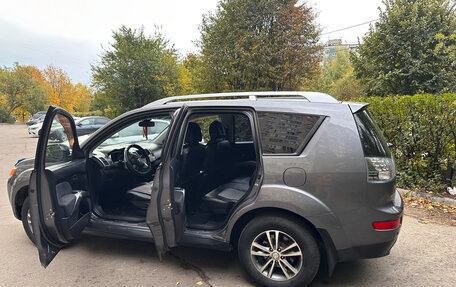 Mitsubishi Outlander III рестайлинг 3, 2008 год, 900 000 рублей, 8 фотография