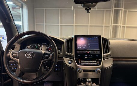 Toyota Land Cruiser 200, 2017 год, 6 557 000 рублей, 13 фотография