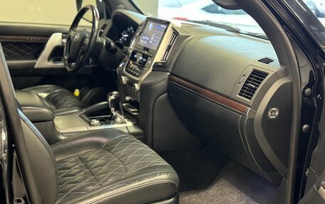Toyota Land Cruiser 200, 2017 год, 6 557 000 рублей, 8 фотография