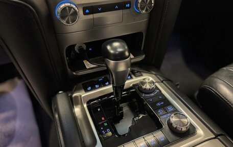 Toyota Land Cruiser 200, 2017 год, 6 557 000 рублей, 11 фотография