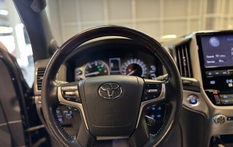 Toyota Land Cruiser 200, 2017 год, 6 557 000 рублей, 12 фотография