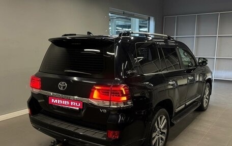 Toyota Land Cruiser 200, 2017 год, 6 557 000 рублей, 4 фотография