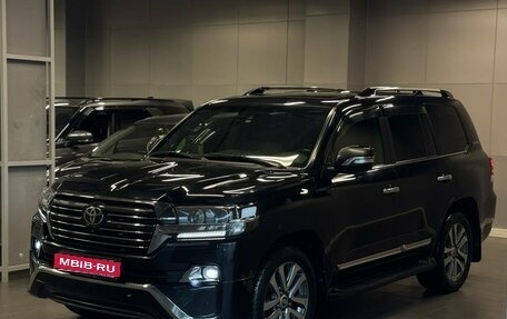 Toyota Land Cruiser 200, 2017 год, 6 557 000 рублей, 1 фотография