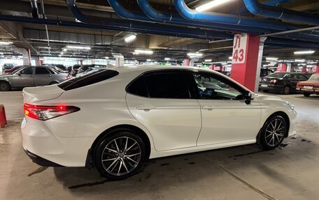 Toyota Camry, 2021 год, 3 900 000 рублей, 6 фотография