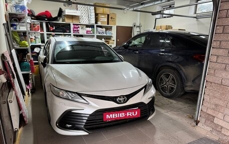 Toyota Camry, 2021 год, 3 900 000 рублей, 10 фотография