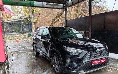 Toyota RAV4, 2021 год, 3 650 000 рублей, 1 фотография