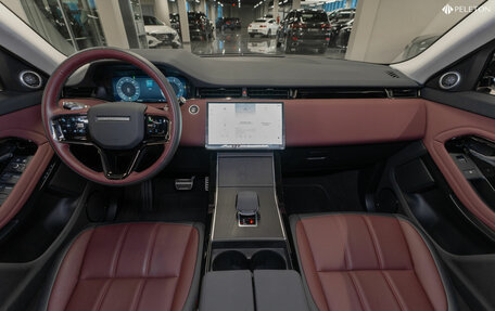 Land Rover Range Rover Evoque II, 2024 год, 6 300 000 рублей, 8 фотография