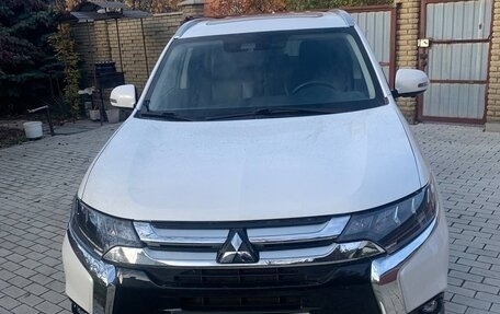 Mitsubishi Outlander III рестайлинг 3, 2019 год, 2 500 000 рублей, 2 фотография