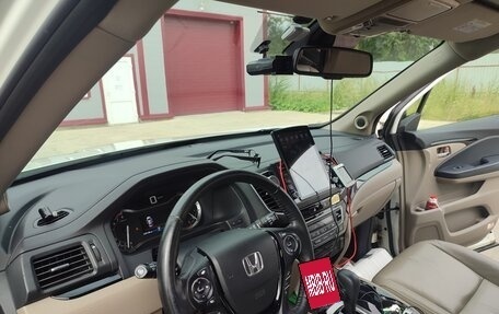 Honda Pilot III рестайлинг, 2016 год, 2 400 000 рублей, 6 фотография