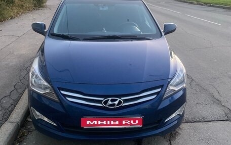 Hyundai Solaris II рестайлинг, 2015 год, 860 000 рублей, 2 фотография