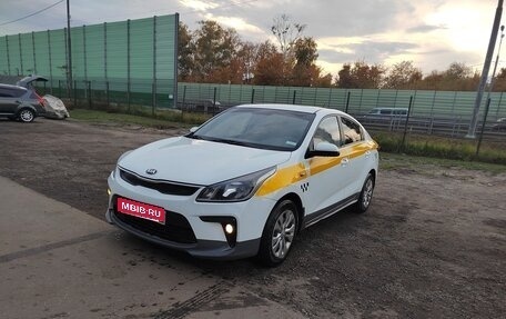 KIA Rio IV, 2018 год, 860 000 рублей, 1 фотография