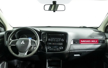 Mitsubishi Outlander III рестайлинг 3, 2013 год, 1 049 777 рублей, 13 фотография