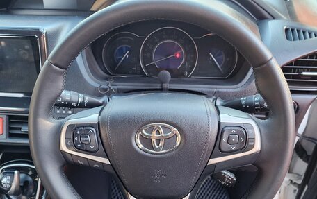 Toyota Voxy III, 2017 год, 2 250 000 рублей, 8 фотография