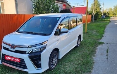 Toyota Voxy III, 2017 год, 2 250 000 рублей, 1 фотография