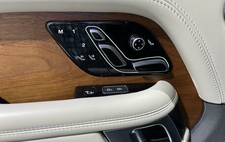 Land Rover Range Rover IV рестайлинг, 2021 год, 8 899 000 рублей, 4 фотография