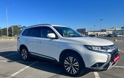 Mitsubishi Outlander III рестайлинг 3, 2020 год, 2 250 000 рублей, 1 фотография