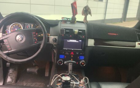Volkswagen Touareg III, 2005 год, 1 050 000 рублей, 10 фотография