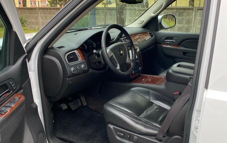 Chevrolet Tahoe III, 2012 год, 2 300 000 рублей, 2 фотография