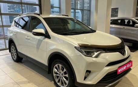 Toyota RAV4, 2016 год, 2 199 000 рублей, 10 фотография