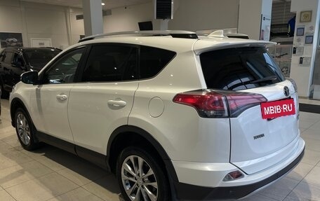 Toyota RAV4, 2016 год, 2 199 000 рублей, 13 фотография