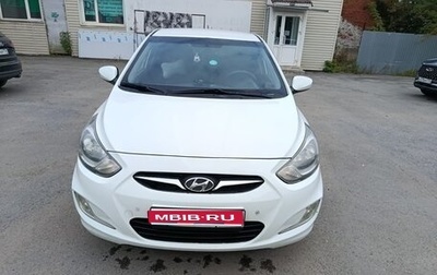 Hyundai Solaris II рестайлинг, 2013 год, 800 000 рублей, 1 фотография