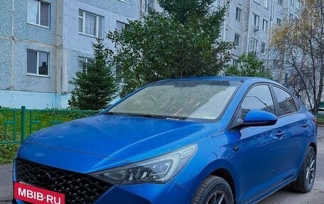Hyundai Solaris II рестайлинг, 2021 год, 1 750 000 рублей, 2 фотография