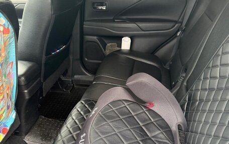 Mitsubishi Outlander III рестайлинг 3, 2014 год, 1 420 000 рублей, 7 фотография