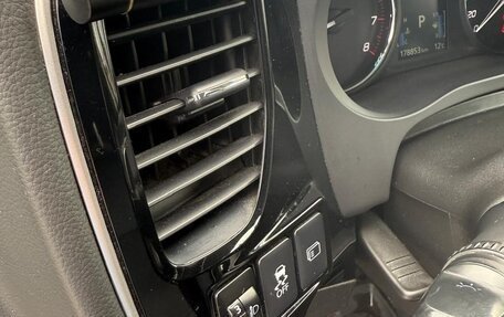 Mitsubishi Outlander III рестайлинг 3, 2014 год, 1 420 000 рублей, 11 фотография