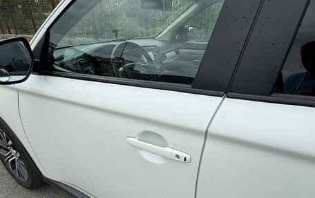 Mitsubishi Outlander III рестайлинг 3, 2014 год, 1 420 000 рублей, 4 фотография