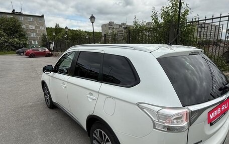 Mitsubishi Outlander III рестайлинг 3, 2014 год, 1 420 000 рублей, 5 фотография