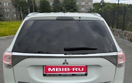 Mitsubishi Outlander III рестайлинг 3, 2014 год, 1 420 000 рублей, 12 фотография