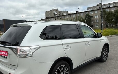 Mitsubishi Outlander III рестайлинг 3, 2014 год, 1 420 000 рублей, 6 фотография