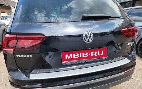 Volkswagen Tiguan II, 2017 год, 2 499 000 рублей, 2 фотография