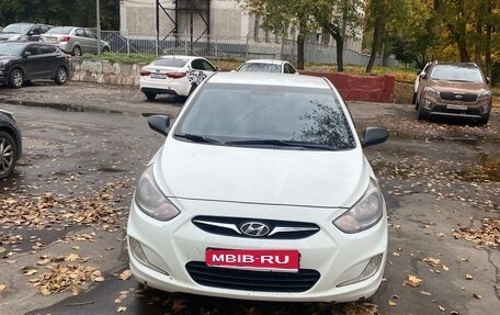 Hyundai Solaris II рестайлинг, 2012 год, 592 000 рублей, 1 фотография