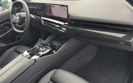 BMW 5 серия, 2025 год, 5 393 000 рублей, 27 фотография